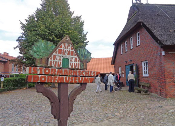 Literar-Tagesfahrt-DSC01473-Dorfmuseum in Hoisdorf
