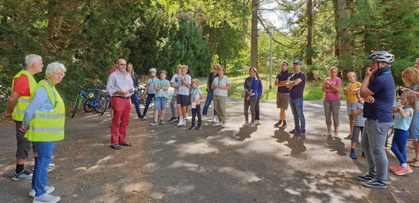 TdG-06 Dr.Mirko Liesebach gibt im Forstgenetischen Institut historische Informationen