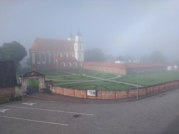Litauen4-Bild 1 Kloster im Morgennebel